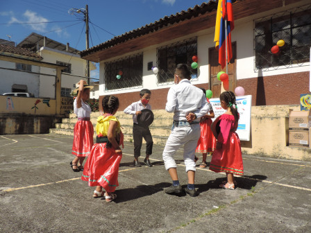 Les enfants ont dansé sous un beau soleil ! Cumbe, juin 2021